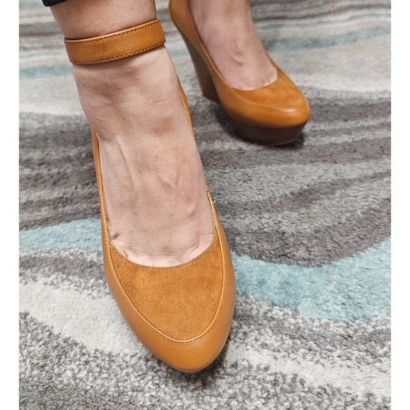 Elaine Turner Wedges tan shoes women's size 6.5 - Picture 2 of 7